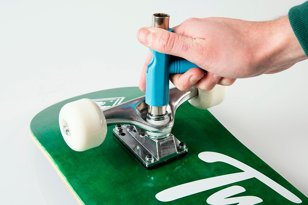How to loosen skateboard trucks without tools